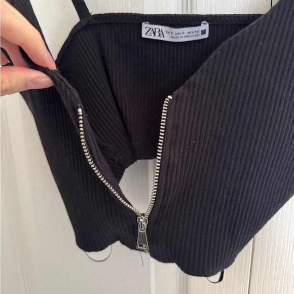 Black Ribbed Zip-Up Crop Top - Picture 4 of 4